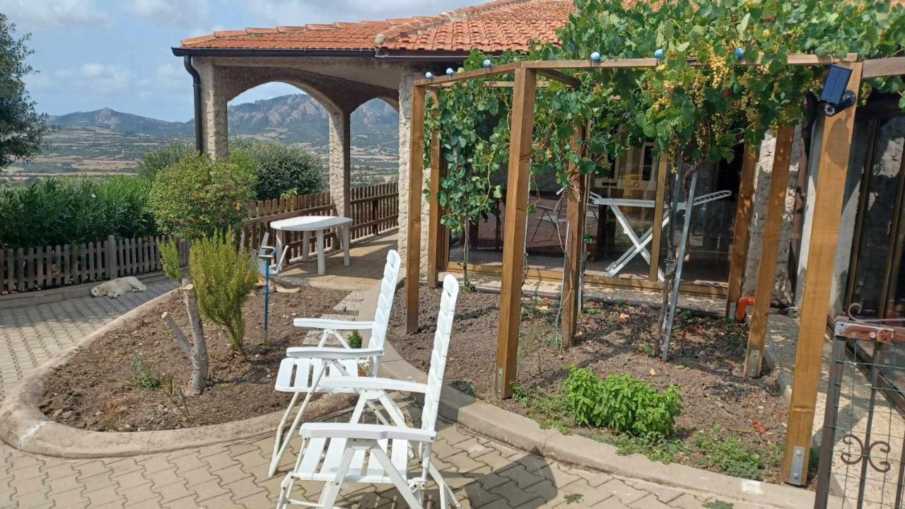 La Casa Nella Natura Vila Perfugas Exterior foto